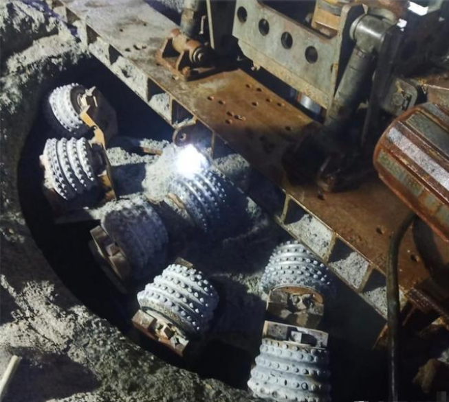 反井鉆機(jī)施工直徑，天井鉆機(jī)施工深度，金礦斜井天井鉆機(jī)施工方案